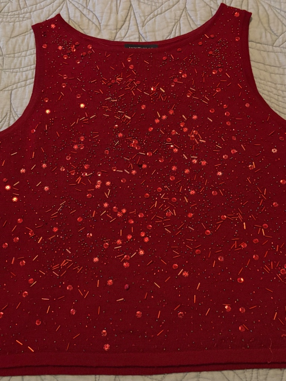 Red tank - Picture 2 of 5